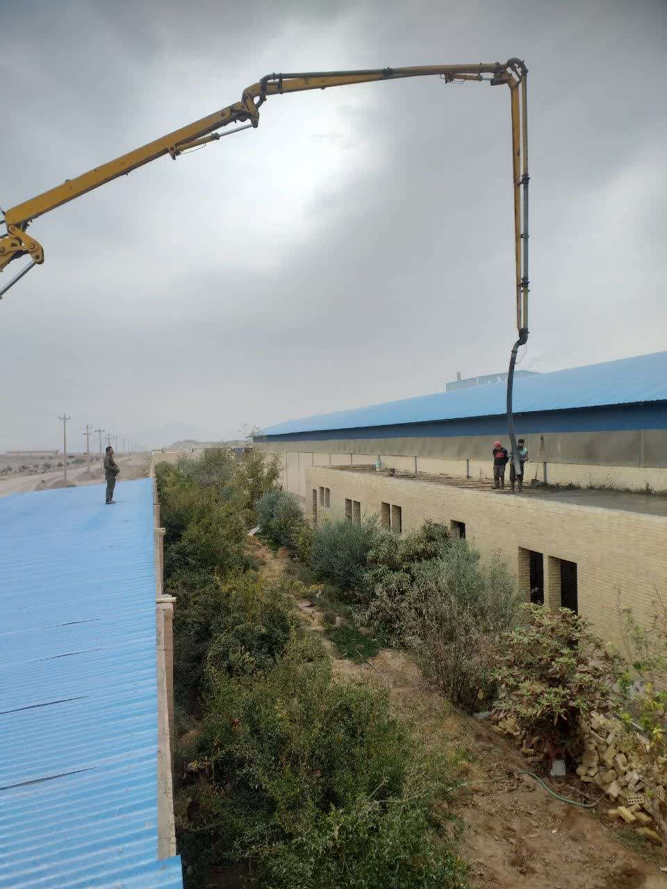 عملیات بتن ریزی کارخانه کاشی میلاد