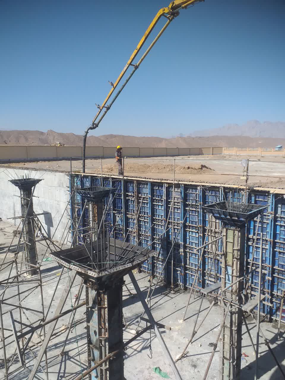 پروژه بتن ریزی مخزن آب شهرستان مهریز 